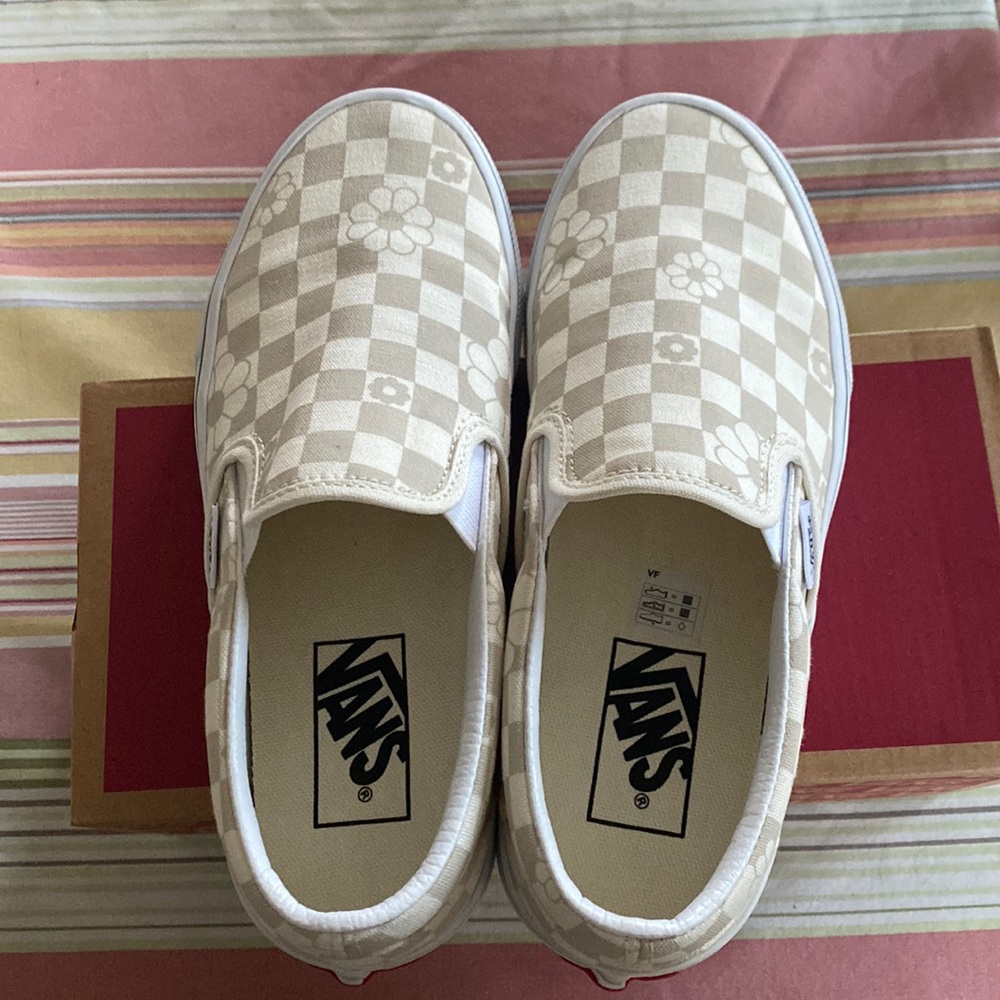 Brand NEW Floral Check Marshmallow slip on vans